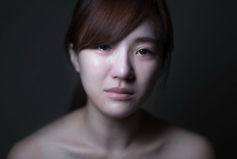 痛到骨子里心碎绝望的网名2018 你心如荒岛囚我到终老