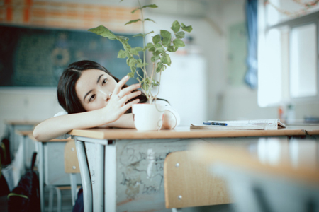 心碎伤感的qq网名女生大全 如果谎言不动听